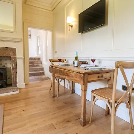 The Pavillion * 卡莱尔